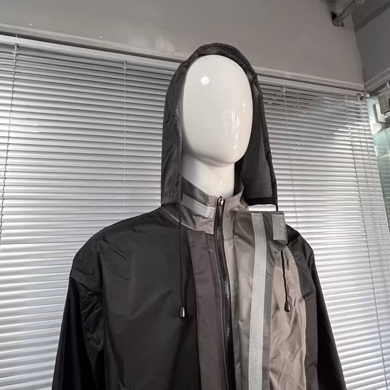 Atmungsaktive, wasserdichte und winddichte Windjacke für Herren im Freien mit Kapuze